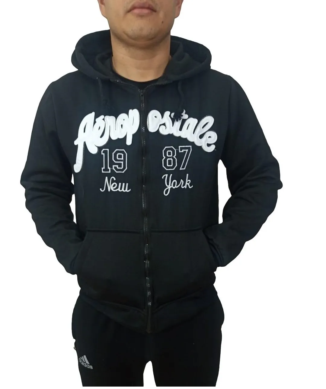 Sudadera Aeropostale de hombre con cremallera, ideal para el clima frío y uso diario.